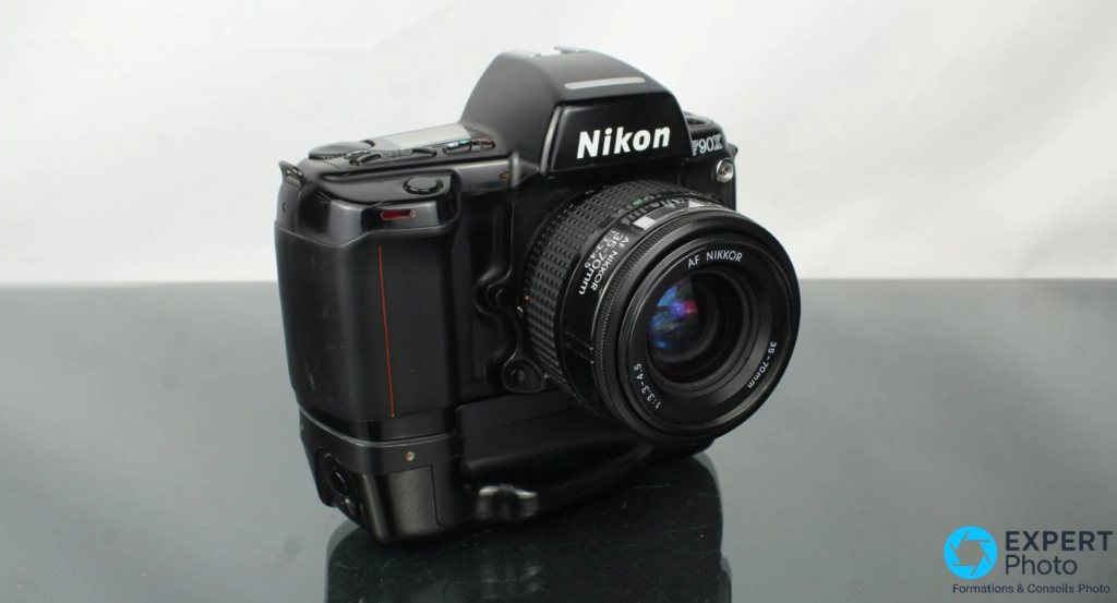 Nikon F90X + 35-70mm avis