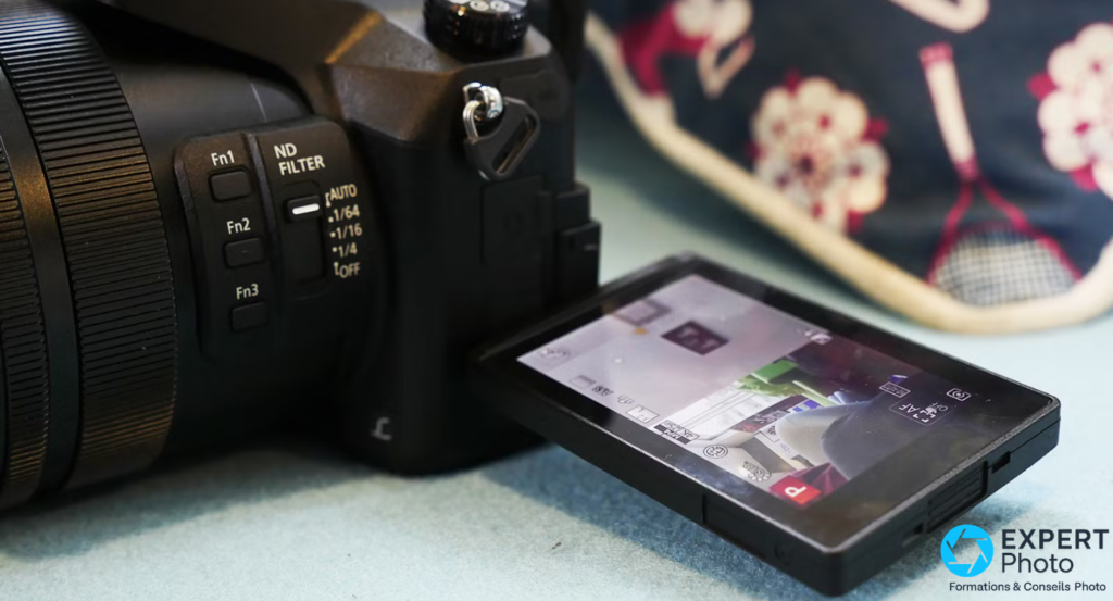 Panasonic Lumix FZ2000 image