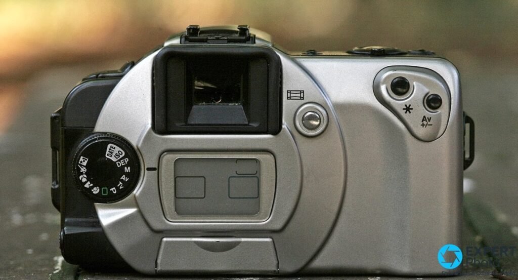 Canon EOS IX dos, molette de modes M/Av/Tv/P/DEP/ISO/DATE, viseur rectangulaire, écran LCD, boutons Av et astérisque visibles