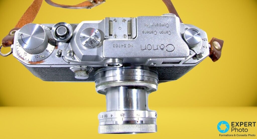 Canon III vu de dessus, sélecteur de vitesses 1/1000 à 40, déclencheur, molettes d'armement et rembobinage, numéro de série visible