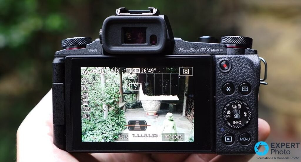 Canon PowerShot G1 X Mark III face arrière avec écran live view actif, F5.6 ISO 10000, FHD 50p, viseur EVF en haut 
