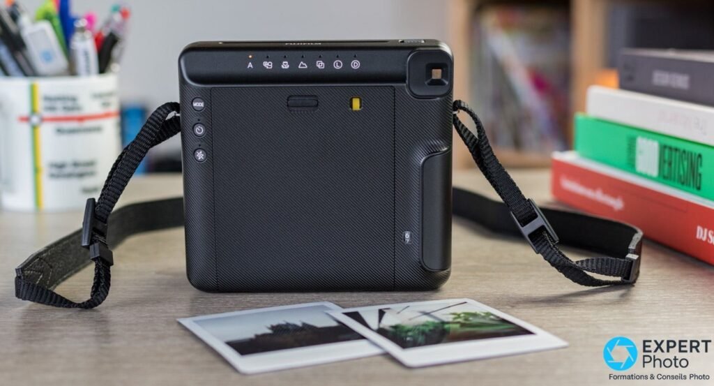 Dos du Fujifilm Instax SQ6, sélecteur de modes (A, selfie, macro, paysage, double exposition, L, D) et viseur