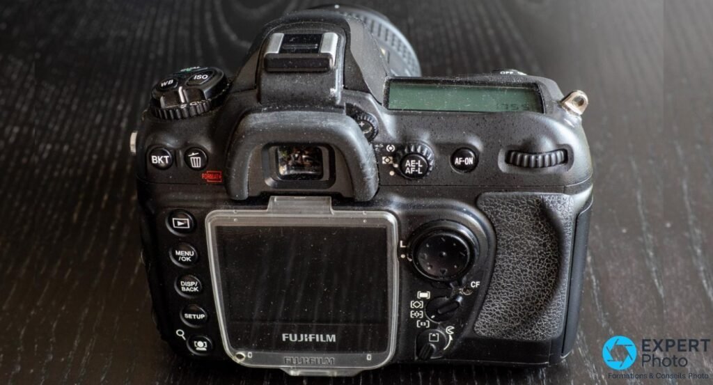 Face arrière détaillée du Fujifilm S5 Pro : boutons BKT, MENU/OK, DISP/BACK, SETUP, PLAY, molettes AE-L/AF-L et mode CF.