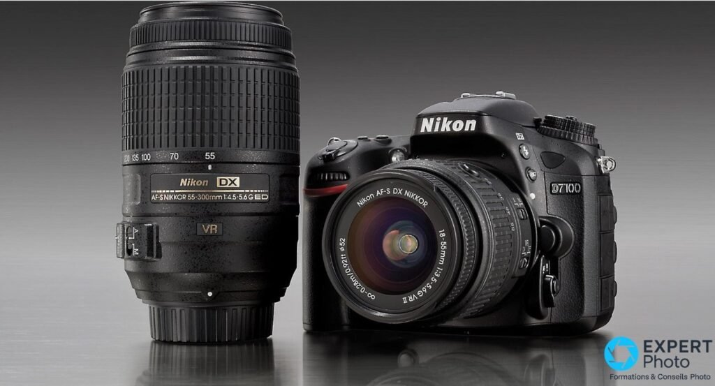 Nikon D7100 monté avec le 18-55mm VR II, aux côtés du AF-S Nikkor 55-300mm f/4.5-5.6G ED VR DX