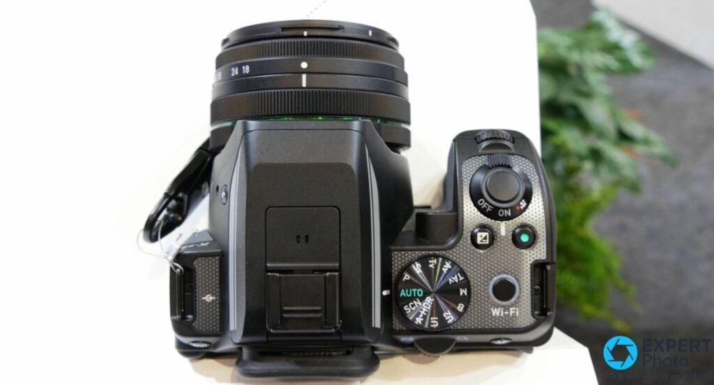 Pentax K-S2 écran LCD orientable déployé en position frontale 