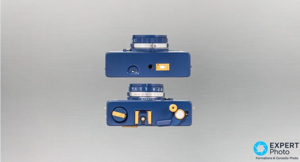 Ricoh 35 ZF ST vu de dessus et de dessous, molette vitesses-ouvertures, distances et pas de vis trépied 