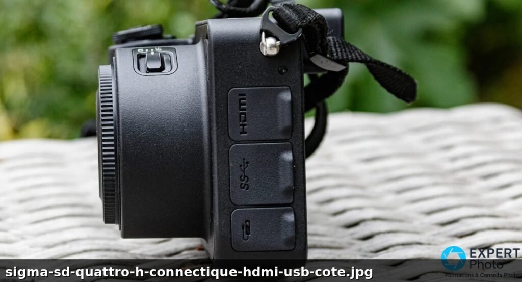 Panneau de connectique du Sigma sd Quattro H avec trois trappes : port HDMI, USB SuperSpeed et USB-C