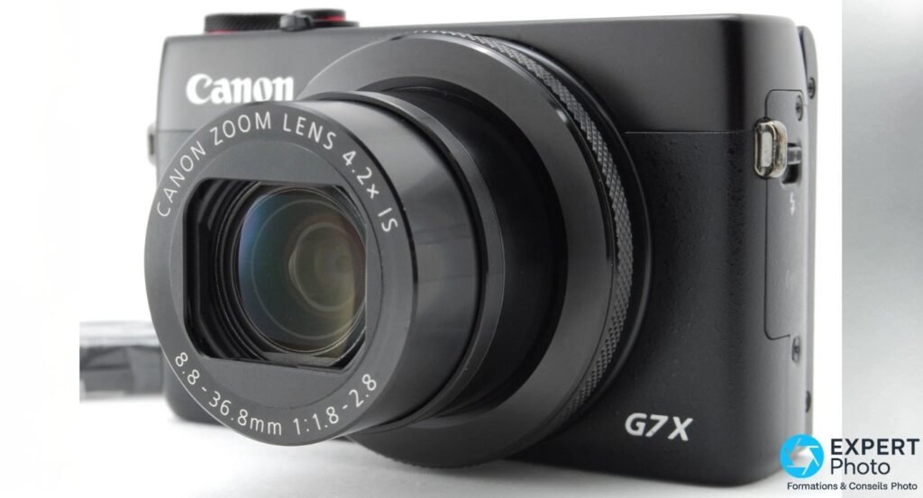 Canon PowerShot G7X de face, objectif télescopique déployé, gravure Canon ZOOM LENS 4.2x IS sur le barillet