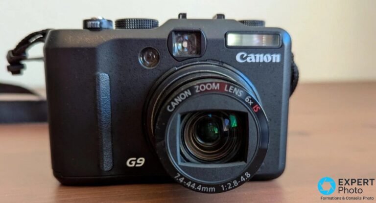 Test Canon PowerShot G9 : un compact expert vintage encore défendable en occasion Canon PowerShot G9 de face, objectif Canon Zoom Lens 6x IS sorti, logo Canon et inscription G9 visibles.