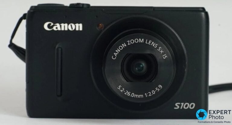 Canon PowerShot S100 : avis honnête sur un compact expert d’occasion Canon PowerShot S100 noir vu de face, objectif Canon Zoom Lens 5x IS sorti, logo Canon et marquage S100 visibles.