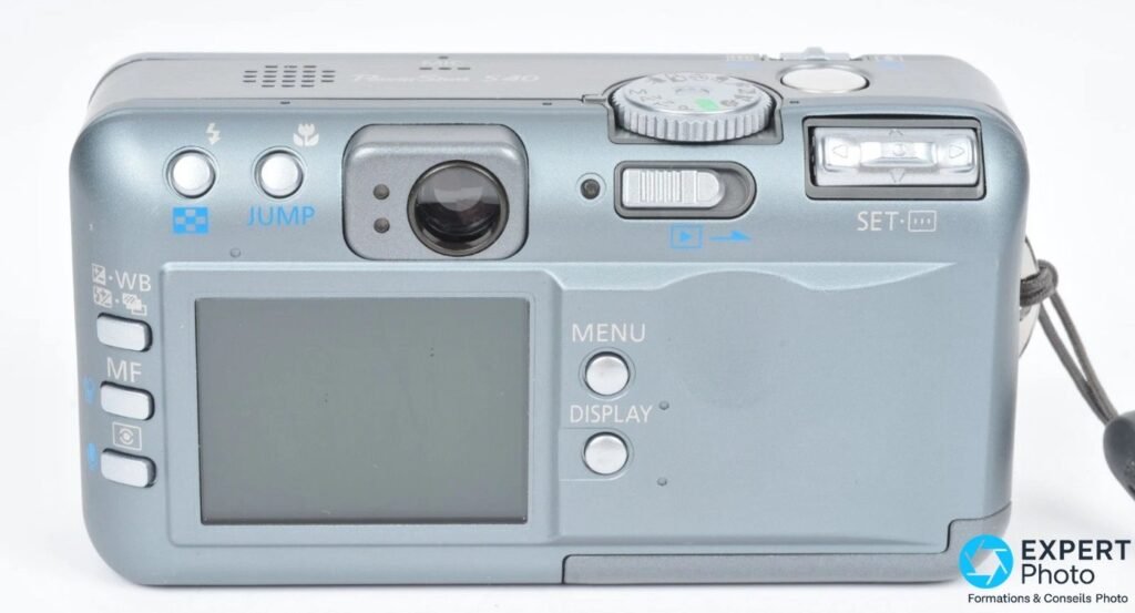 Canon PowerShot S40 vue arrière, écran LCD 1,8 pouce, viseur optique, pavé directionnel SET, boutons MENU, DISPLAY, JUMP, MF