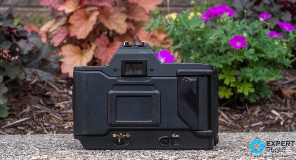 Canon T80 vu de dos avec porte arrière fermée