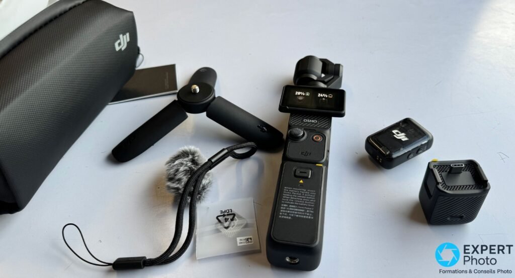 DJI Osmo Pocket 3 Creator Combo déballé : housse DJI, mini-trépied, bonnette, émetteur sans fil, dragonne et manuel