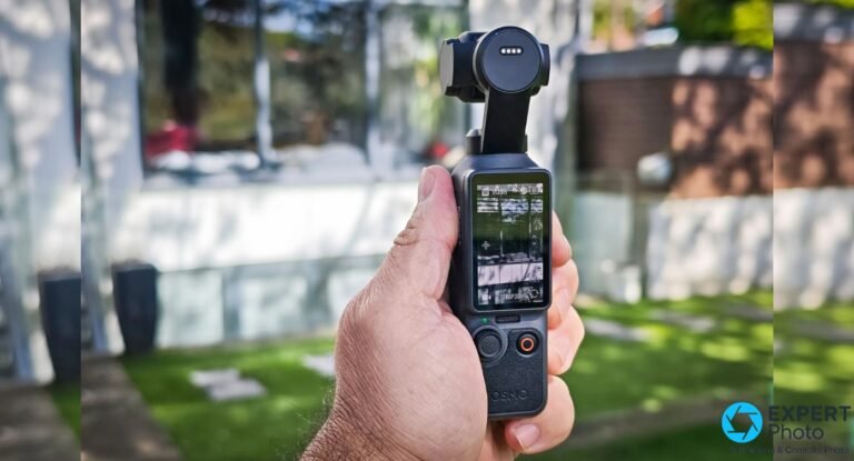 Caméra DJI Osmo Pocket 4 noire tenue en main, face écran, affichage 1080P30 et SD 11h39m, nacelle en position arrière