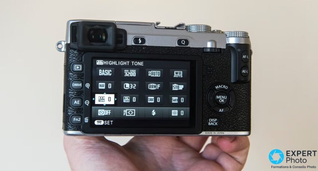 Dos du Fujifilm X-E2, menu Q affiché à l'écran avec Highlight Tone, ISO 3200, RAW, WB Auto et boutons AE-L AF-L. 