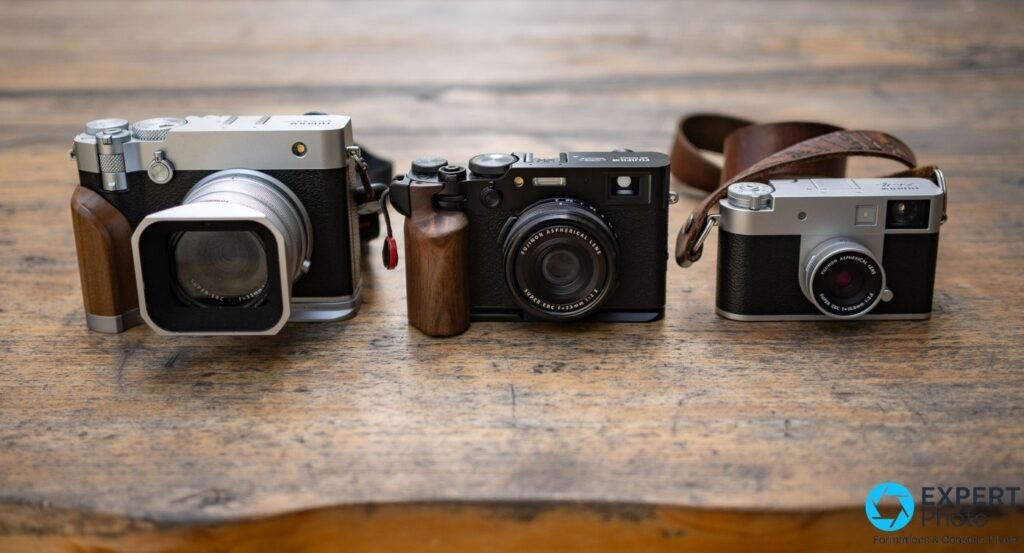 Trois Fujifilm alignés : compact moyen format à gauche, X100VI noir au centre, X Half argenté à droite.