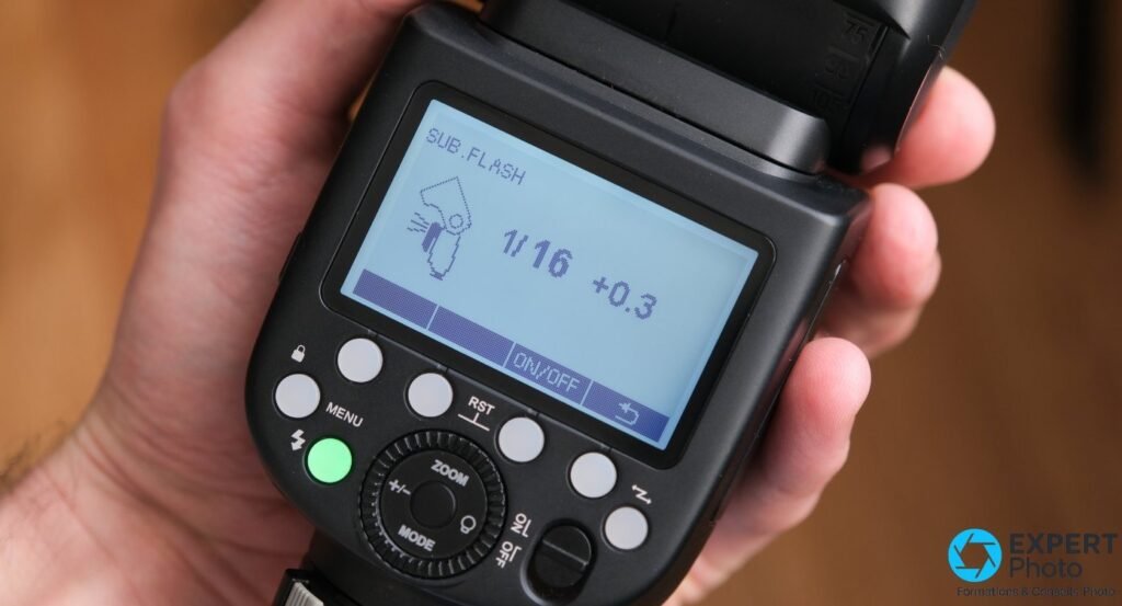 Ecran arriere du Godox V1 Pro sur le menu SUB.FLASH regle a 1/16 +0,3, molettes et boutons