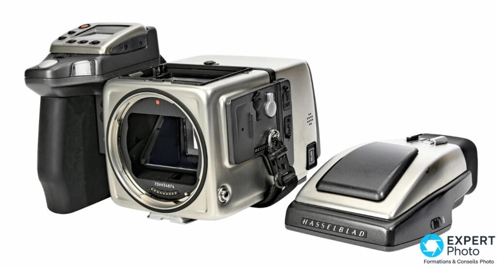 Hasselblad H4D-40 boîtier sans objectif monture ouverte et dos numérique Hasselblad séparé posé à côté