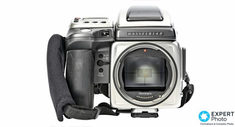 Hasselblad H4D-40 : avis documentaire, moyen format CCD occasion en monture H Hasselblad H4D-40 boîtier argenté face avant sans objectif, monture H ouverte, miroir visible, poignée noire