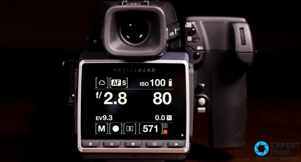 
Ecran arriere du Hasselblad H6D-50c affichant f/2.8, vitesse 80, ISO 100 et mode M