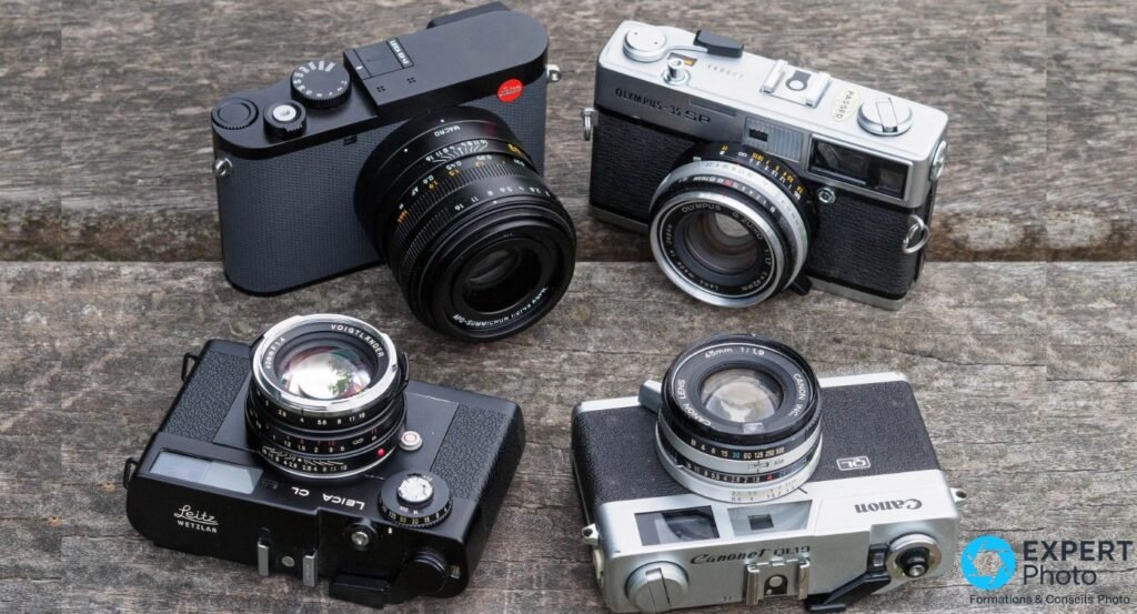 Vue plongée de quatre compacts à focale standard : Leica Q3 43, Olympus-35 SP, Leica CL Voigtländer, Canon Canonet QL19
