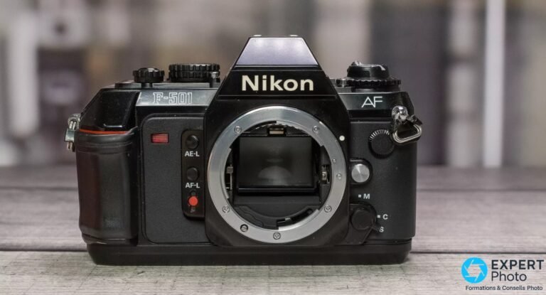 Nikon F-501 de face, monture Nikon F nue, inscriptions Nikon, F-501 et AF, boutons AE-L et AF-L