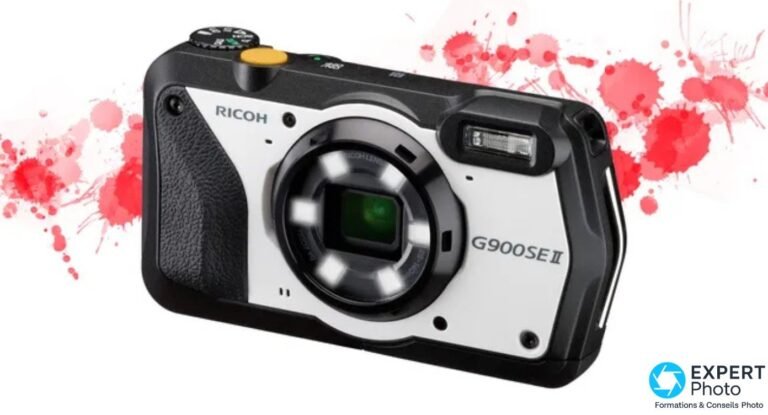 Test Ricoh G900SE II : un compact étanche pour sites industriels et sensibles Ricoh G900SE II compact rugged blanc et noir, façade et flash intégré visibles, anneau LED autour de l'objectif.