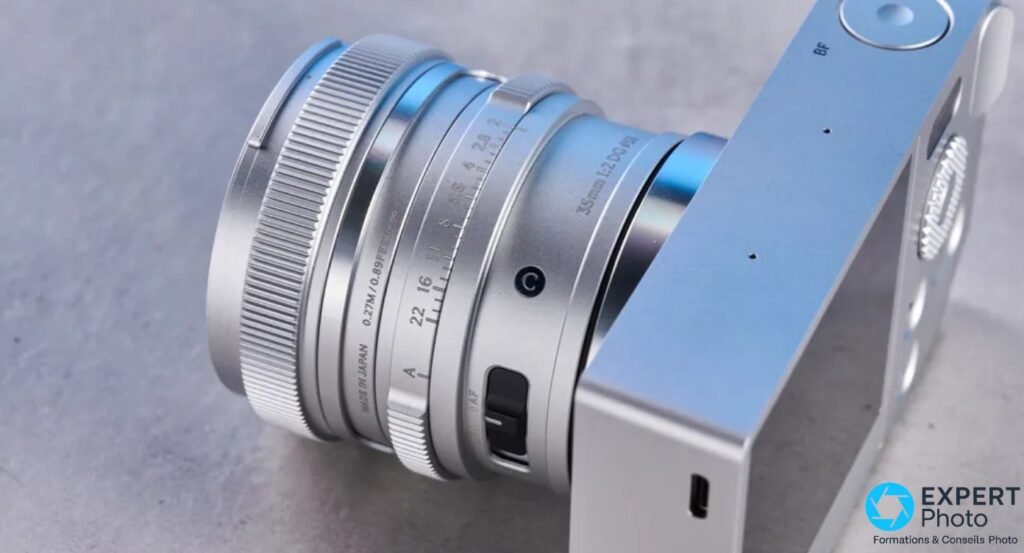 Gros plan objectif Sigma 35mm f/2 DG DN argenté monté sur Sigma BF, inscriptions et échelle MAP lisibles