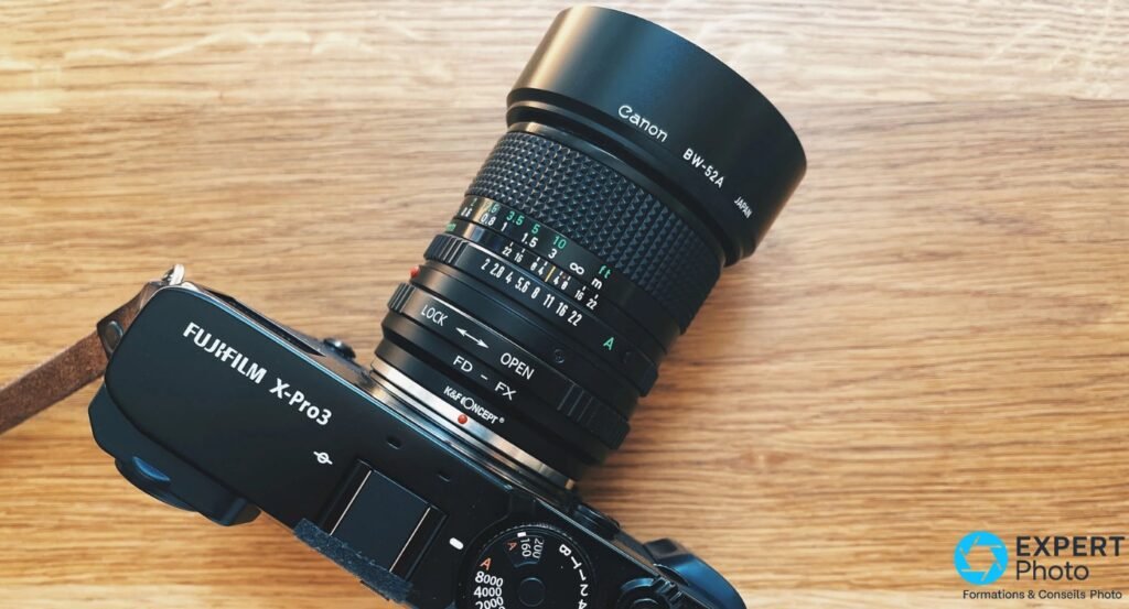 Canon New FD 35mm f/2 avec pare-soleil BW-52A monté sur Fujifilm X-Pro3 via adaptateur FD-FX K&F Concept. 