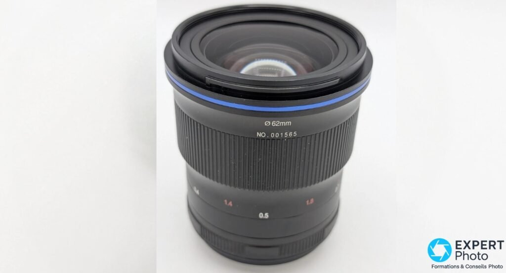 Objectif Laowa Argus CF 33mm f/0,95 APO, bague centrale marquée Ø 62 mm et numéro de série NO.001565 lisibles