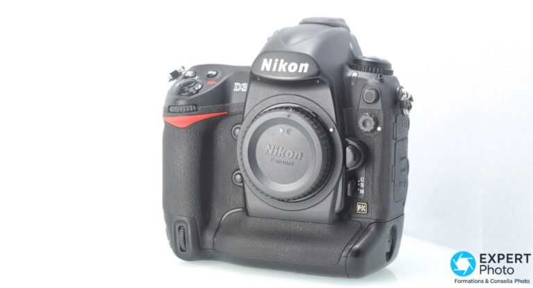 Nikon D3 d’occasion : un reflex pro FX pour photographes déjà en monture Nikon F Nikon D3 reflex noir vue 3/4 avant gauche, cache monture Nikon F mount, badge FX doré, bande rouge, fond blanc