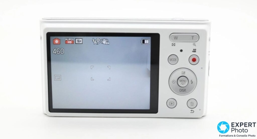 Panasonic Lumix DMC-XS1 face arrière, écran allumé affichant interface de prise de vue avec compteur de vues et icônes de réglage